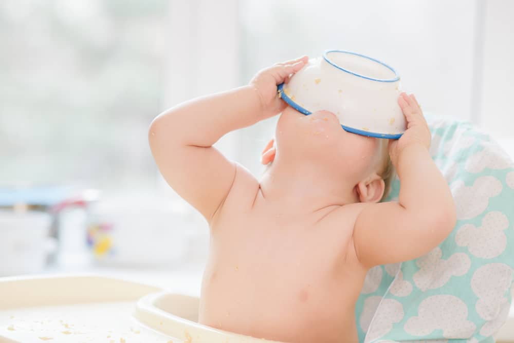 Baby eating directly from a bowl